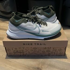 NIKE React Pegasus Trail 4